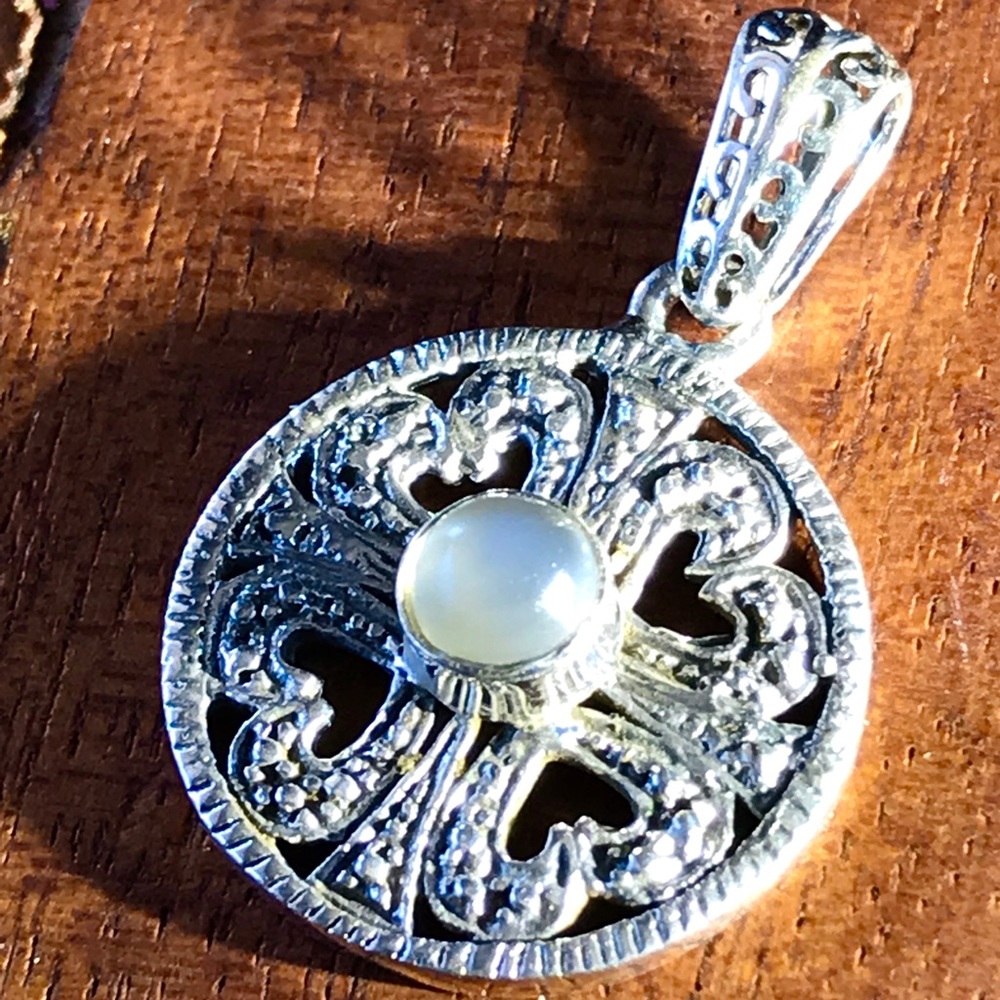 New!Sri Lankan Moonstone Pendant
